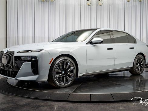 Used 2023 BMW 740i 740i w/ Parking Assistance Package image 8