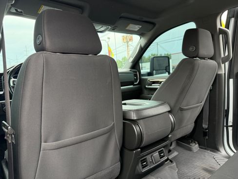 Used 2024 Chevrolet Silverado 2500 LT AWD/4WD image 29