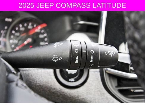 Used 2025 Jeep Compass Latitude w/ Convenience Group image 24