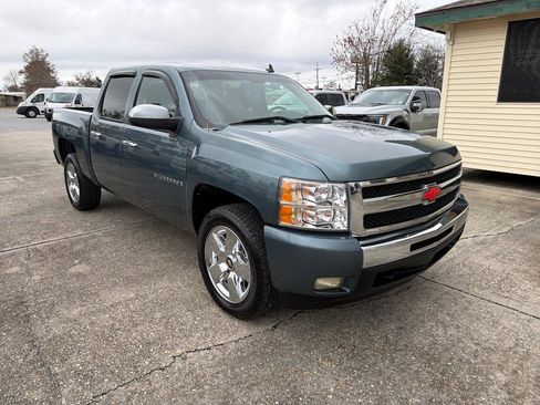 Used 2009 Chevrolet Silverado 1500 LT w/ Regional Value Package image 11