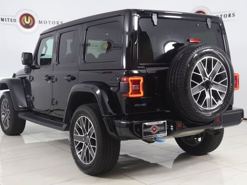 Used 2023 Jeep Wrangler Unlimited Sahara AWD/4WD image 4