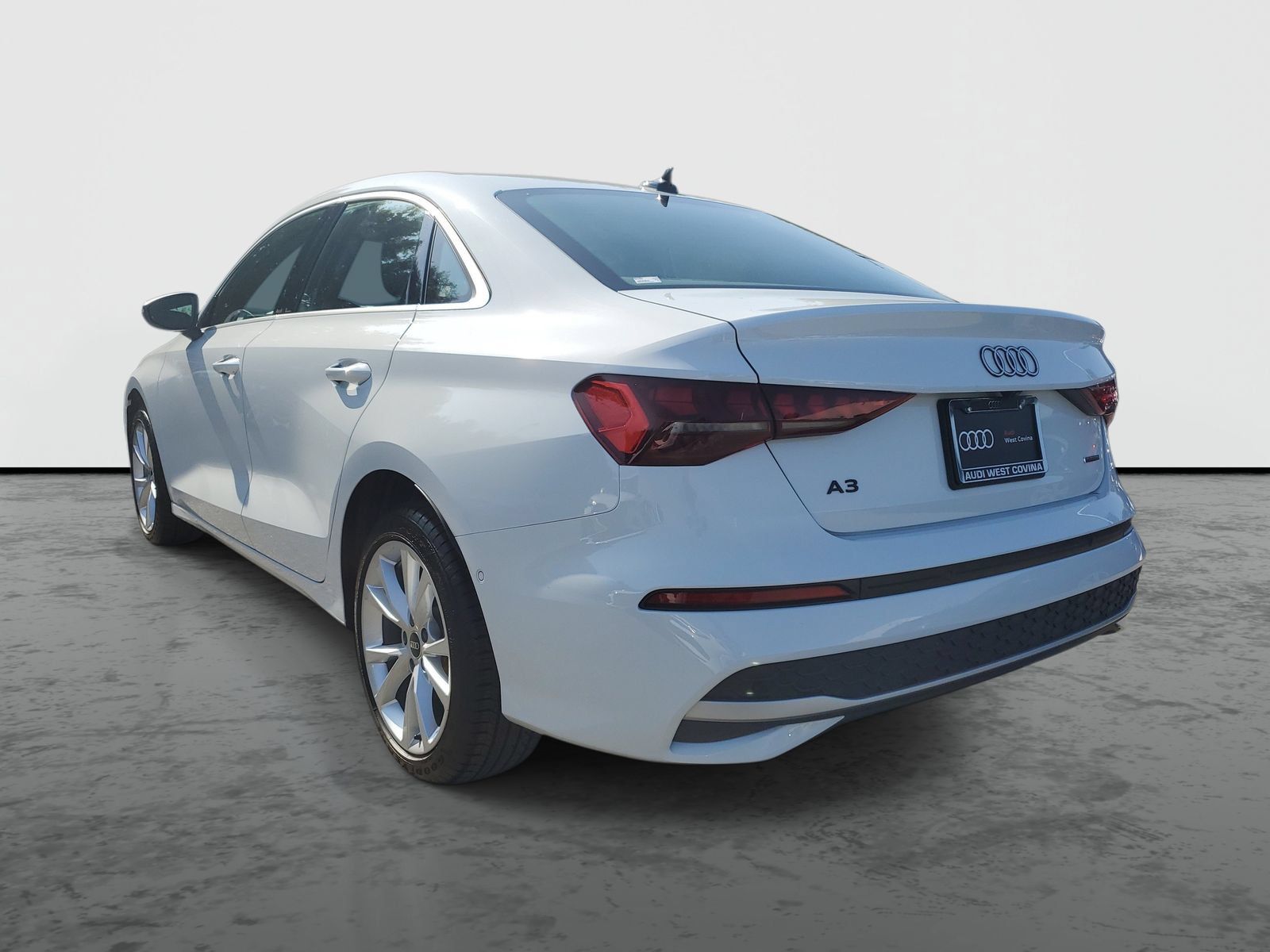 Used 2025 Audi A3 2.0T Premium Plus w/ Premium Plus Package AWD/4WD image 3