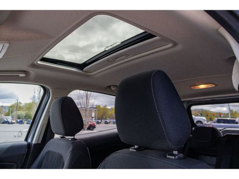 Used 2020 Ford EcoSport SE w/ SE Convenience Package image 17