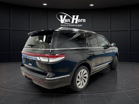 Used 2024 Lincoln Navigator Reserve AWD/4WD image 7