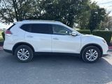Used 2016 Nissan Rogue SV image 2