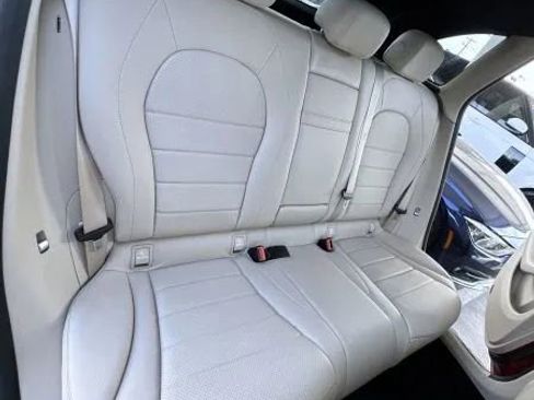 Used 2018 Mercedes-Benz GLC 300 4MATIC w/ Premium Package image 24