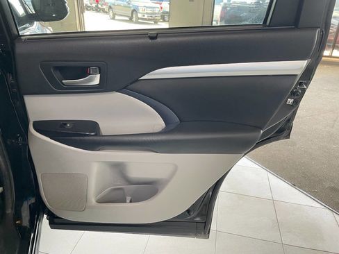Used 2017 Toyota Highlander XLE image 24