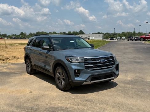 New 2026 Ford Explorer Active w/ Active Comfort Package AWD/4WD image 2