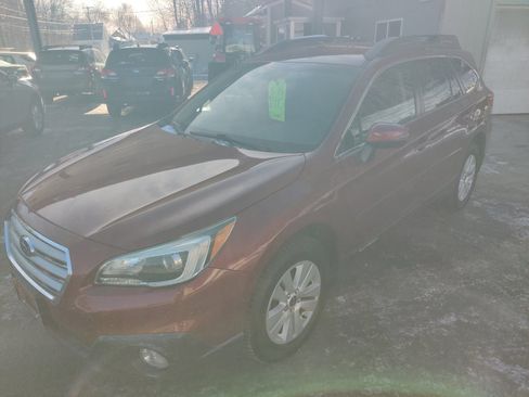 Used 2015 Subaru Outback 2.5i Premium image 2