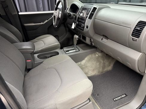 Used 2018 Nissan Frontier SV image 19