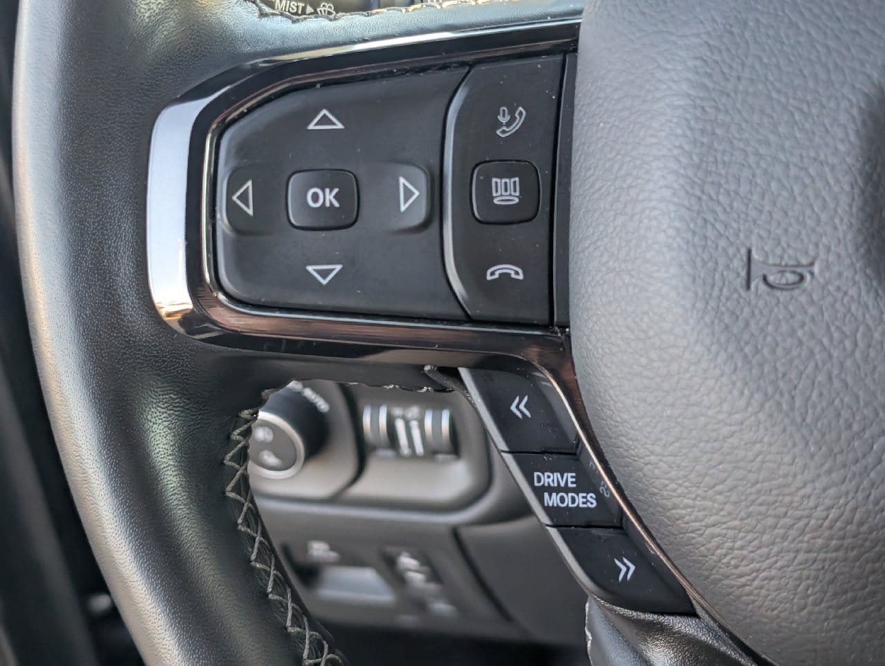 Used 2025 RAM 1500 Limited AWD/4WD image 22