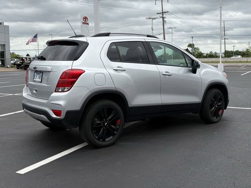 Used 2020 Chevrolet Trax LT w/ Sun & Sound Package AWD/4WD image 4
