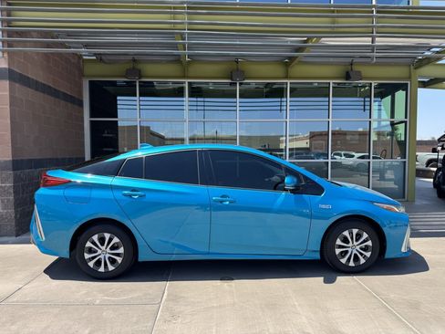 Used 2020 Toyota Prius Prime XLE image 9