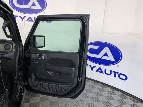 Used 2023 Jeep Wrangler Unlimited w/ Sun & Screen Package AWD/4WD image 39