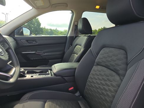 Used 2023 Nissan Pathfinder S FWD image 21