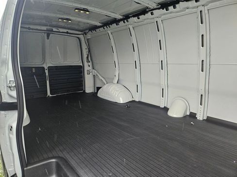 New 2025 Chevrolet Express 2500 Extended image 34