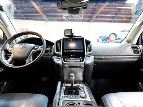 Used 2019 Toyota Land Cruiser image 74