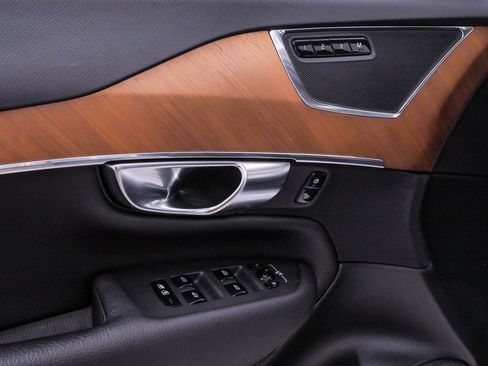 Used 2021 Volvo XC90 T6 Momentum w/ Advanced Package image 33