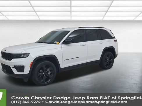 Certified 2023 Jeep Grand Cherokee Limited w/ Black Appearance Package image 7