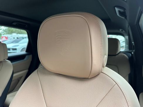Used 2026 Porsche Cayenne E-Hybrid AWD/4WD image 23