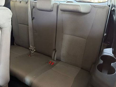 Used 2020 Toyota Highlander LE FWD image 18