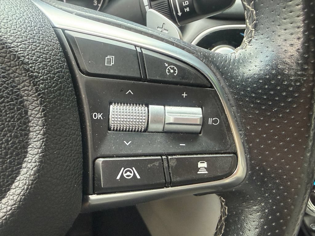 Used 2022 Genesis G70 2.0T RWD image 26