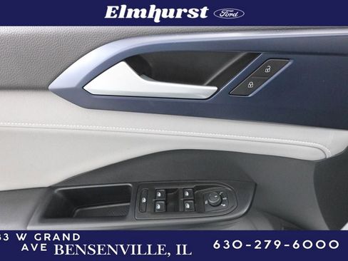 Used 2024 Volkswagen Taos SE image 8