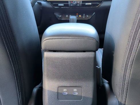 Used 2025 Nissan Kicks SR w/ SR Premium Package FWD image 26