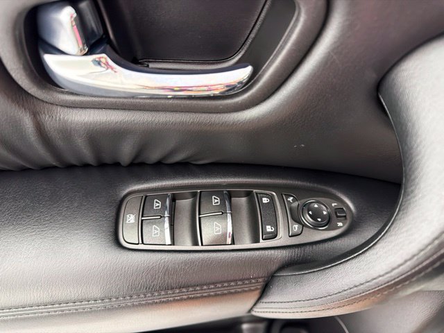 Used 2024 Nissan Armada SL w/ Captain's Chairs Package AWD/4WD image 18