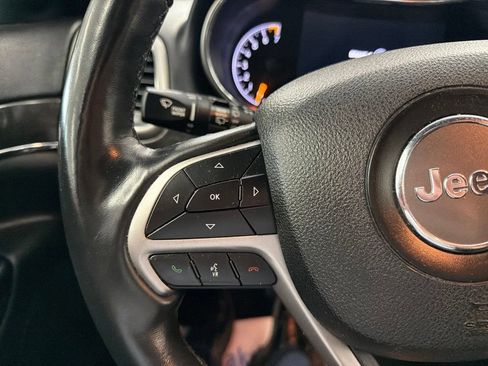 Used 2018 Jeep Grand Cherokee Limited AWD/4WD image 9
