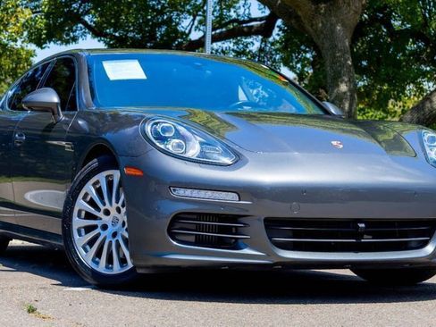 Used 2014 Porsche Panamera S image 9