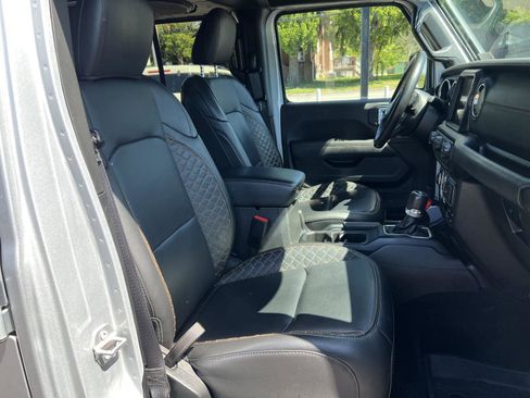 Used 2023 Jeep Wrangler Unlimited Sahara AWD/4WD image 18
