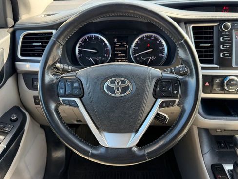 Used 2018 Toyota Highlander XLE image 21