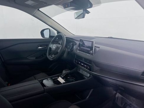 Used 2026 Nissan Rogue SV FWD image 9