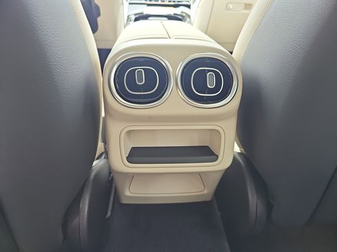 New 2025 Mercedes-Benz GLC 350e 4MATIC image 20