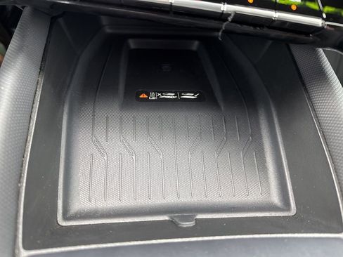 Used 2025 Chevrolet Equinox EV RS image 26