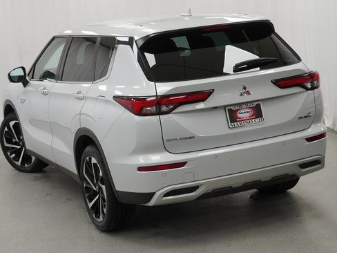 Used 2023 Mitsubishi Outlander SE image 15