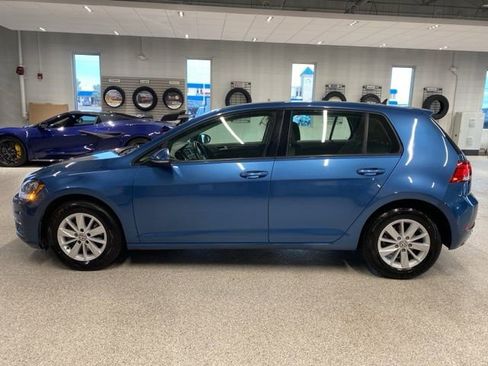 Used 2019 Volkswagen Golf S image 9
