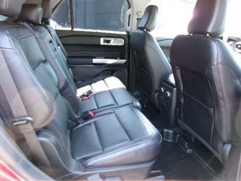 Certified 2023 Ford Explorer Limited w/ Equipment Group 301A AWD/4WD image 5