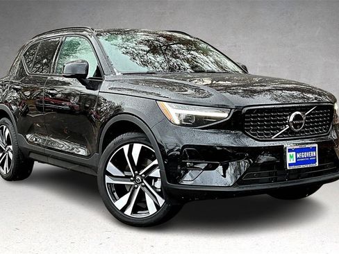 New 2025 Volvo XC40 B5 Ultra w/ Climate Package image 2