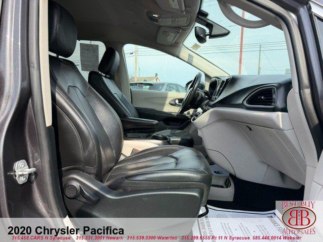 Used 2020 Chrysler Pacifica Touring-L w/ Tire & Wheel Group FWD image 16