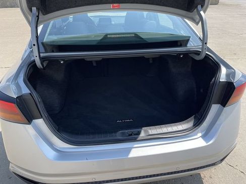Used 2024 Nissan Altima 2.5 SV FWD image 22
