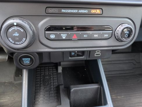 Used 2025 Ford Maverick Lariat w/ 4K Tow Package AWD/4WD image 12