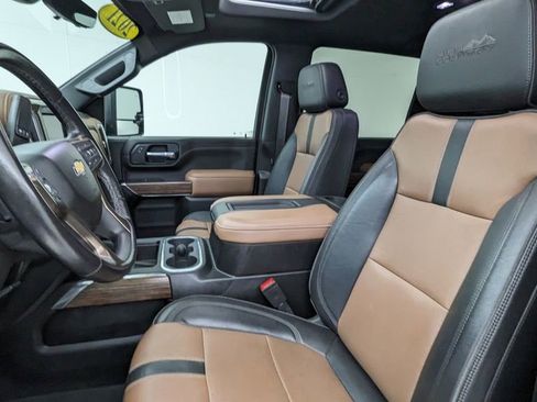 Used 2021 Chevrolet Silverado 3500 High Country image 2