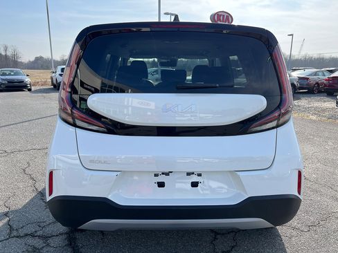Used 2025 Kia Soul LX image 4
