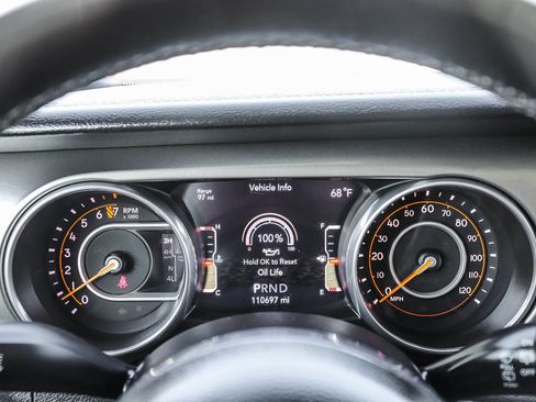 Used 2018 Jeep Wrangler Unlimited Sahara AWD/4WD image 28