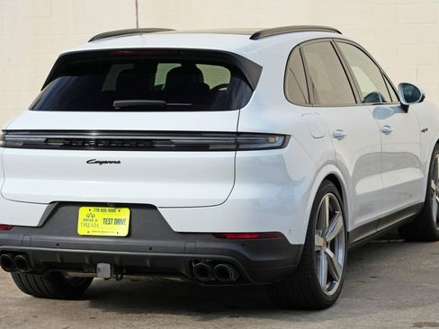 Used 2024 Porsche Cayenne AWD/4WD image 54