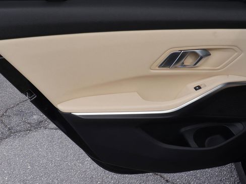 Used 2019 BMW 330i Sedan w/ Premium Package image 12