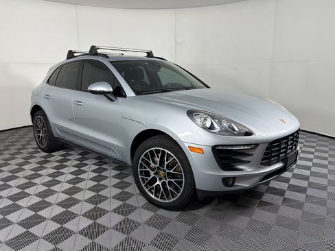 Certified 2018 Porsche Macan S AWD/4WD image 7