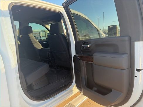 Used 2022 GMC Sierra 2500 SLE w/ SLE Value Package; image 18
